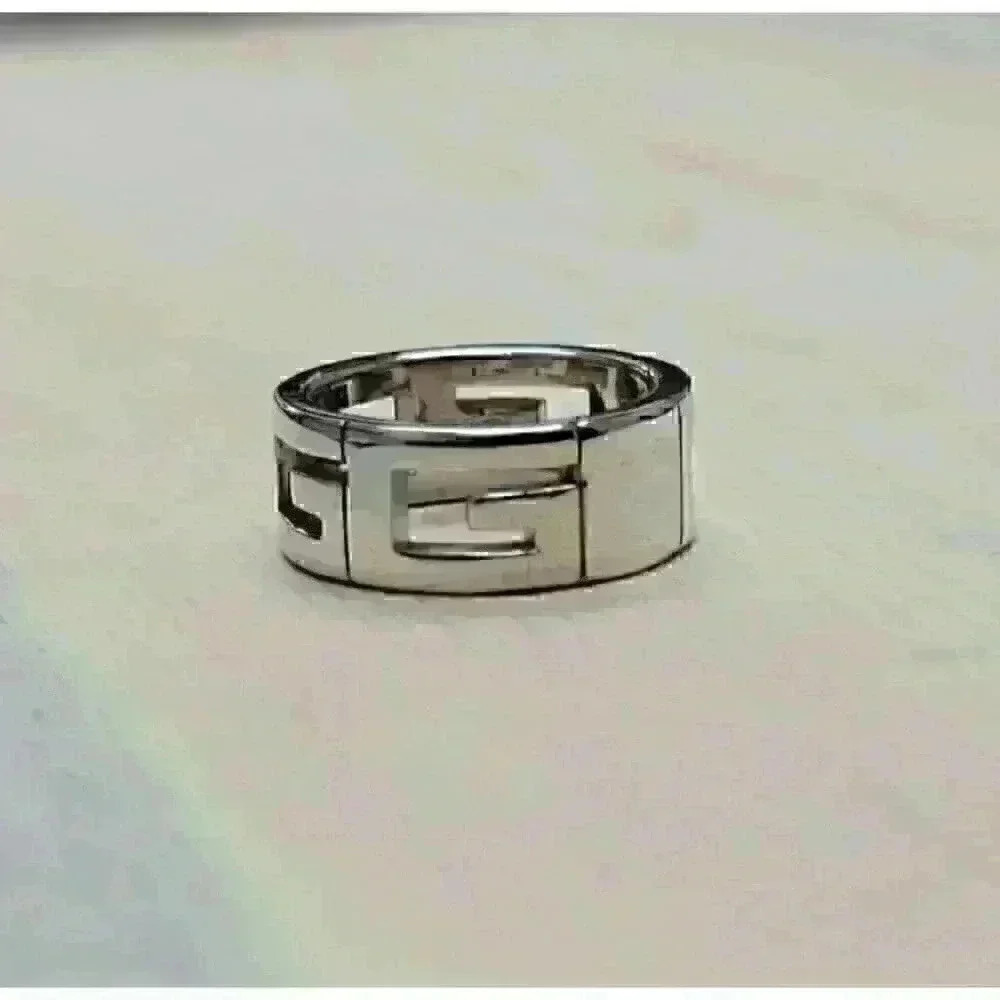 Gucci 18kt White Gold Logo "G" Ring with Diamonds Size 5.25 - Picture 7 of 11